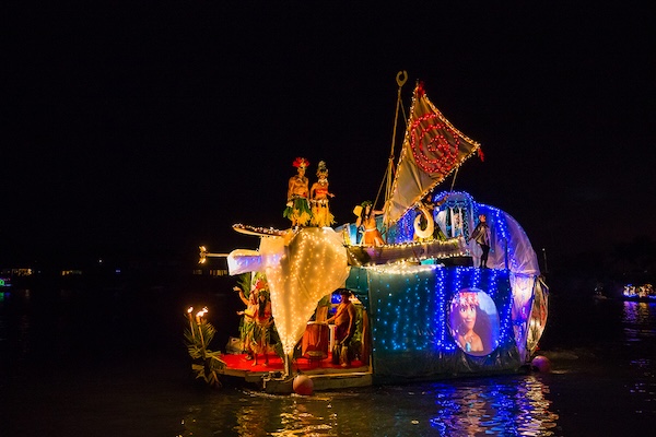Moana lighted boat